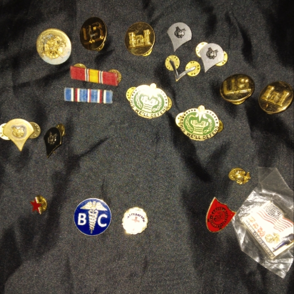 Military Lapel Pins (20)